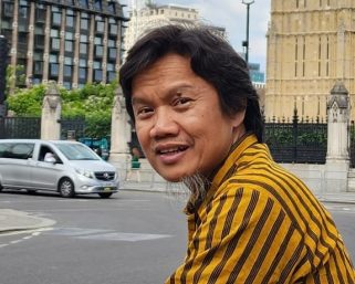Lurik Klaten  di Big Ben Westminster London