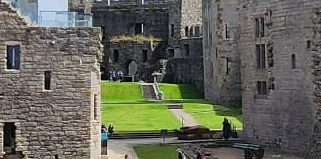 Lurik Klaten  di Caernarfon Castle – Wales. Tempat King Charles III dinobatkan sebagai Prince of Wales